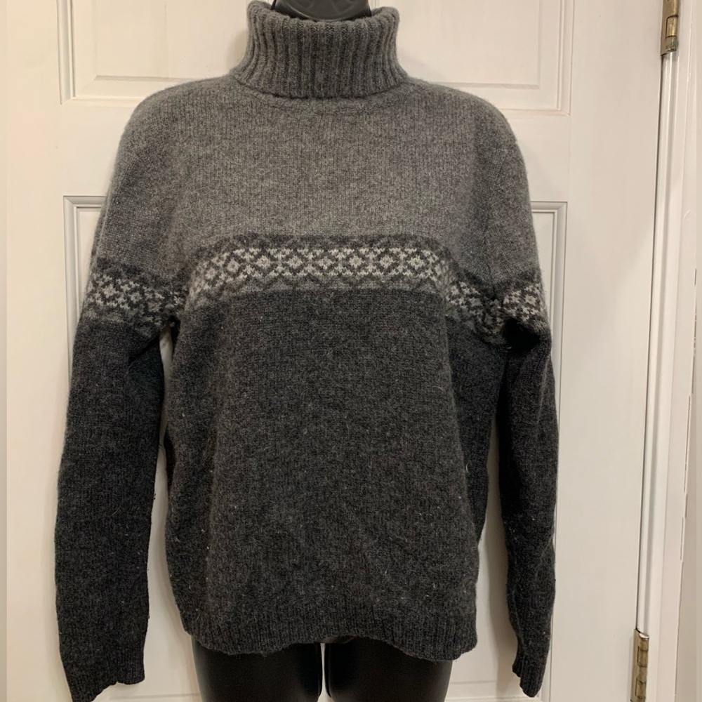 Eddie Bouer Lambs Wool Sweater